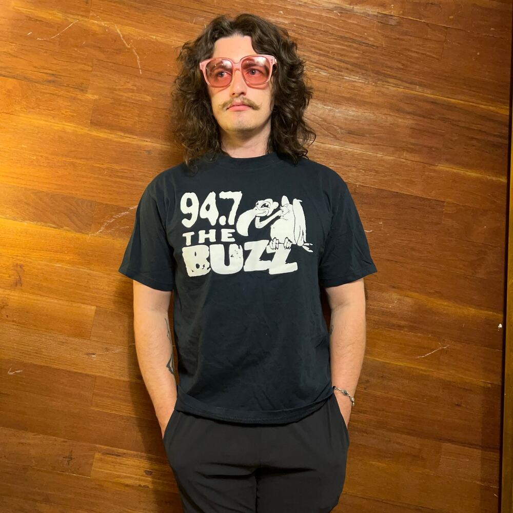 VINTAGE Y2K The Buzz Radio Station T-Shirt Size M Oklahoma Rock Mirror Print